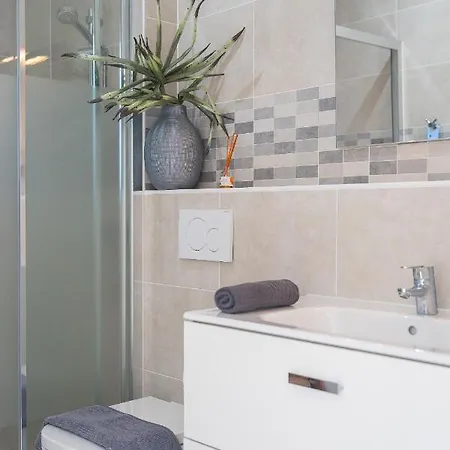 Sea View Penthouse Sunshine Urbania 아파트 *